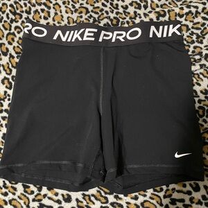 Women’s Nike Pro 5” Shorts, Black. Size XL